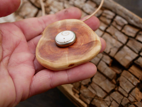 Baumperlenkette mit Button