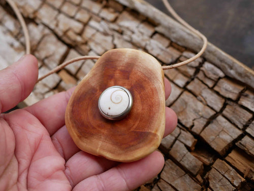 Baumperlenkette mit Button