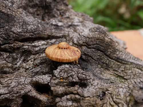 Handschmeichler Ufo aus Baumperle