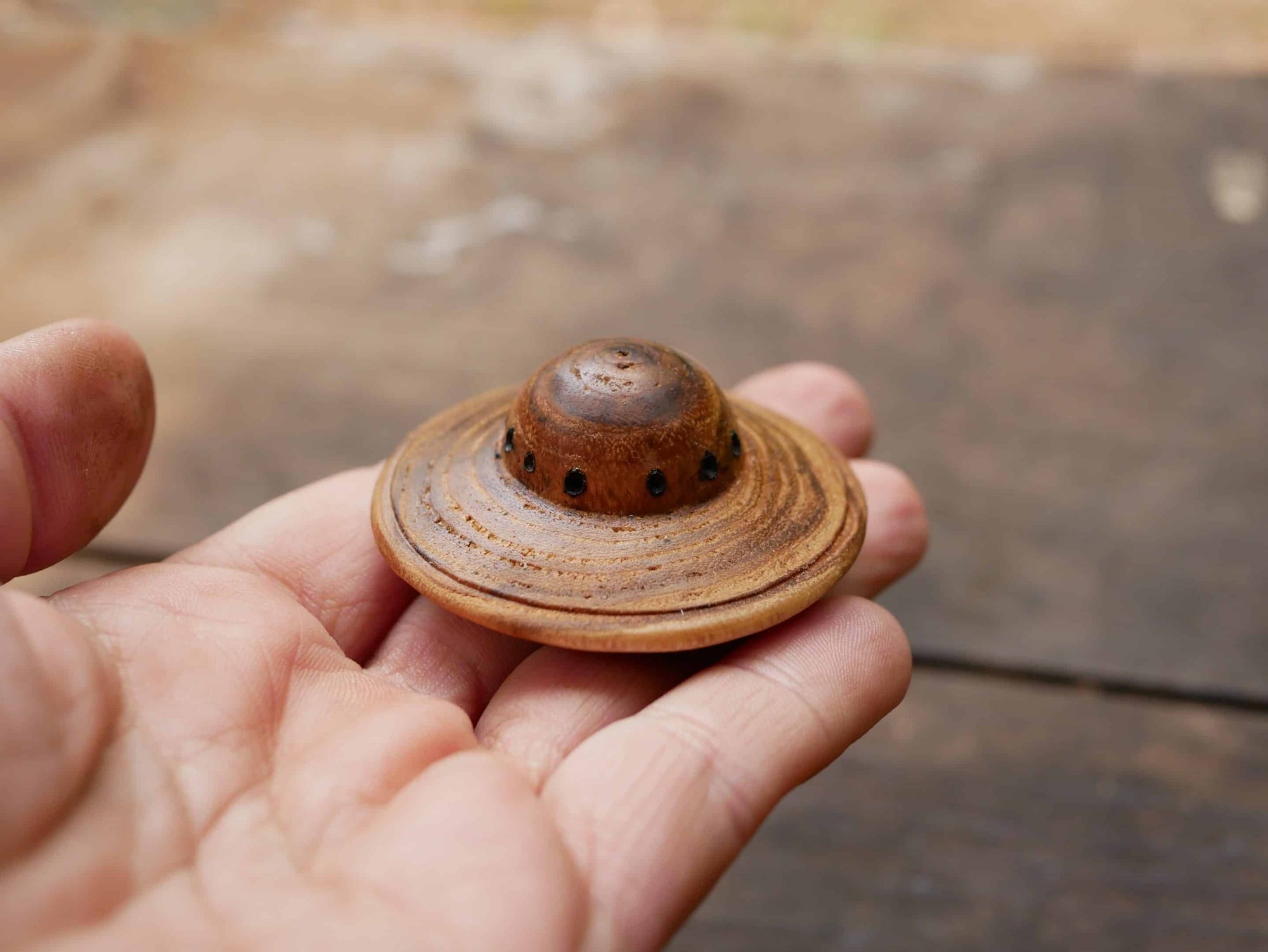Handschmeichler Ufo aus Baumperle