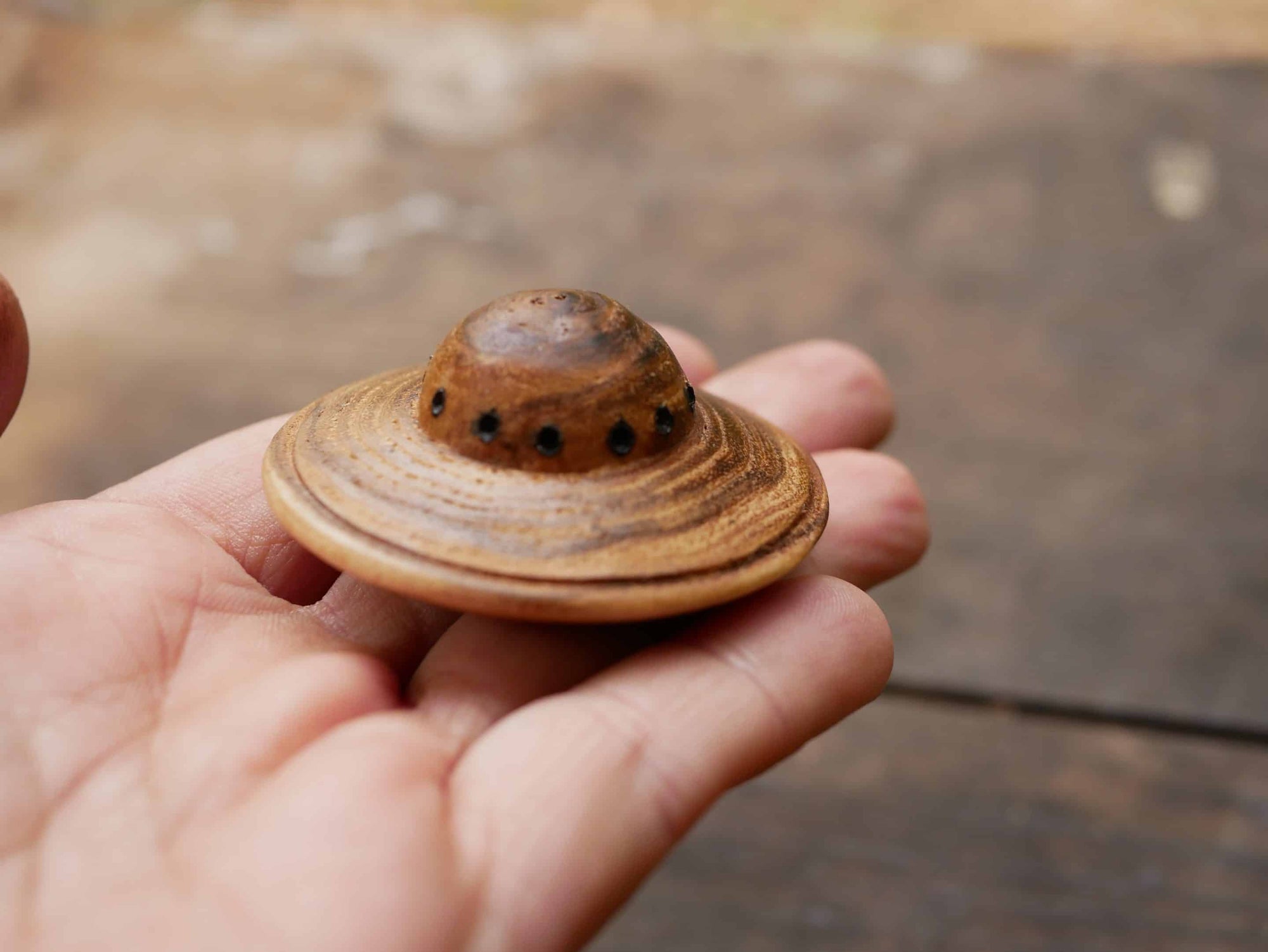 Handschmeichler Ufo aus Baumperle