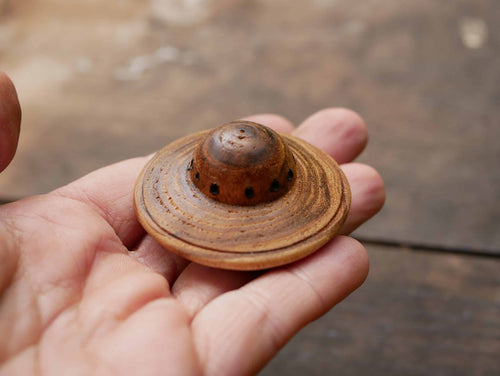 Handschmeichler Ufo aus Baumperle