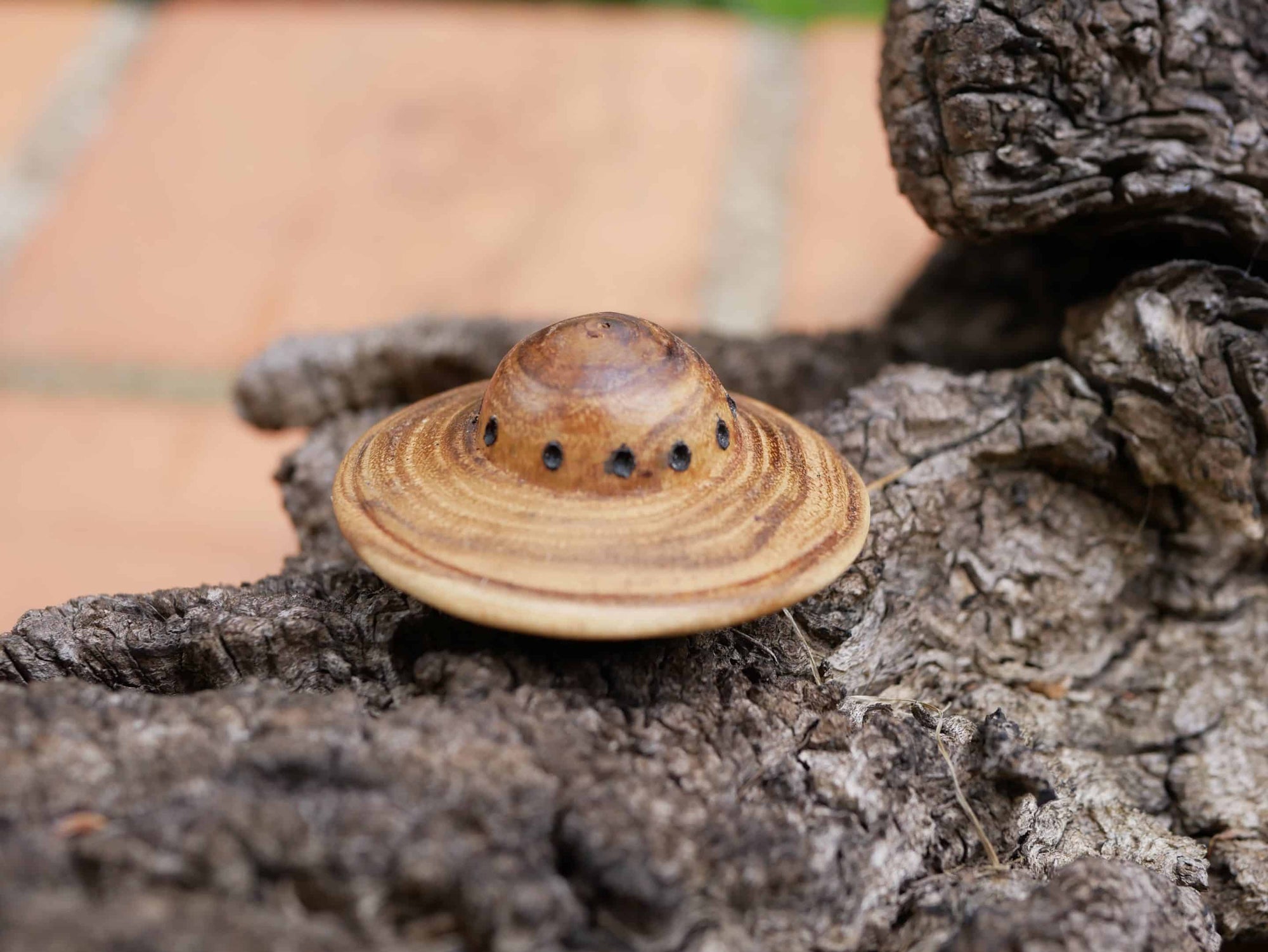 Handschmeichler Ufo aus Baumperle