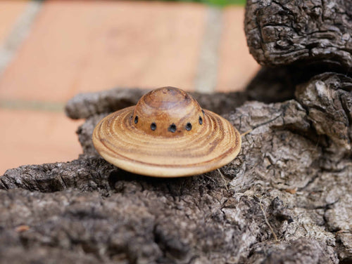Handschmeichler Ufo aus Baumperle