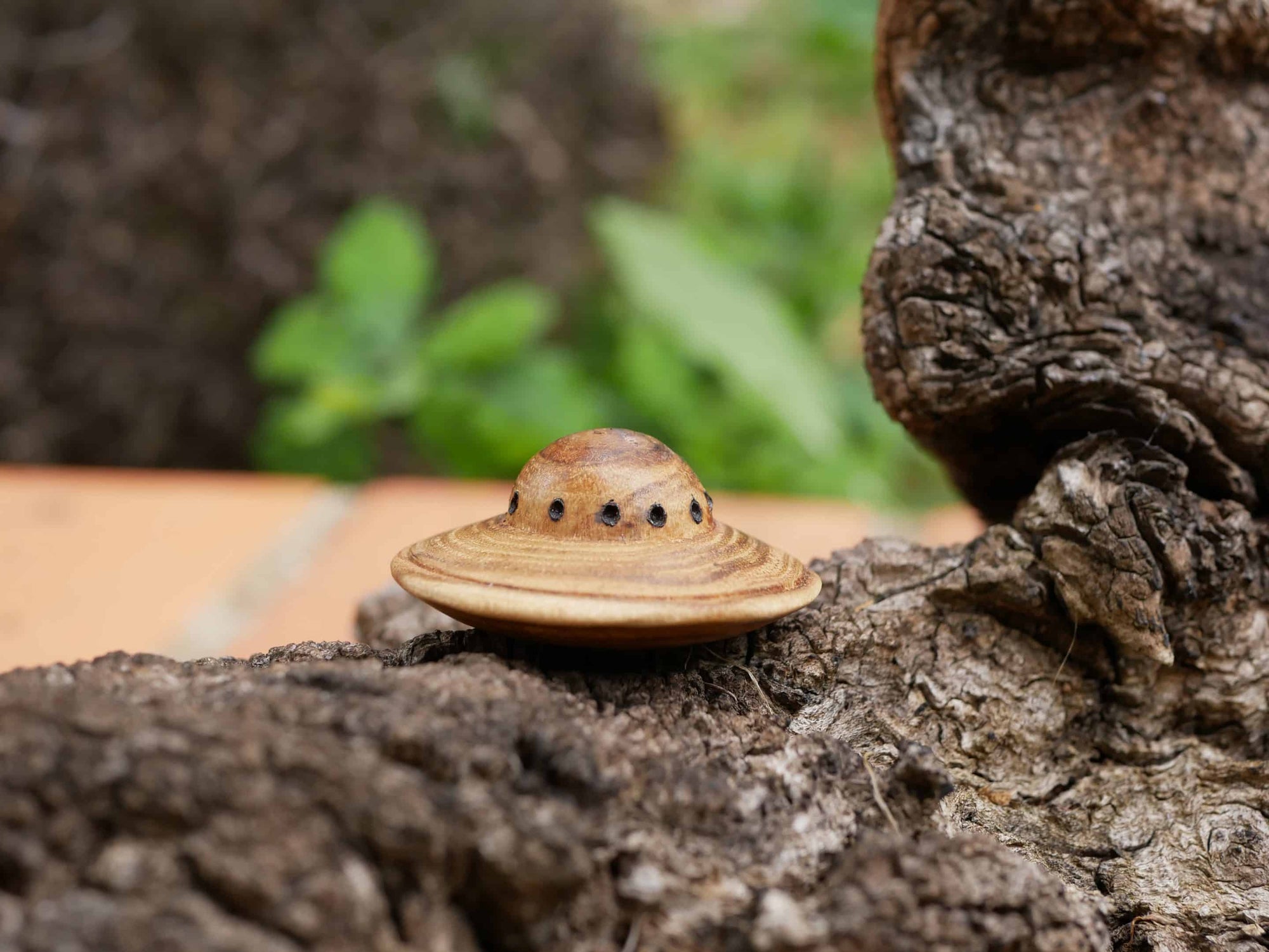 Handschmeichler Ufo aus Baumperle