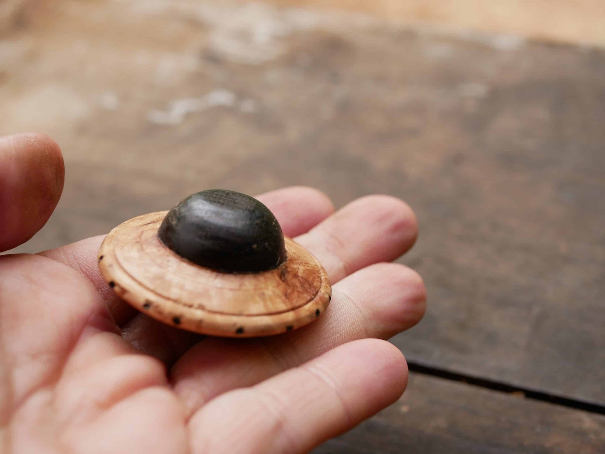 Handschmeichler Ufo aus Baumperle
