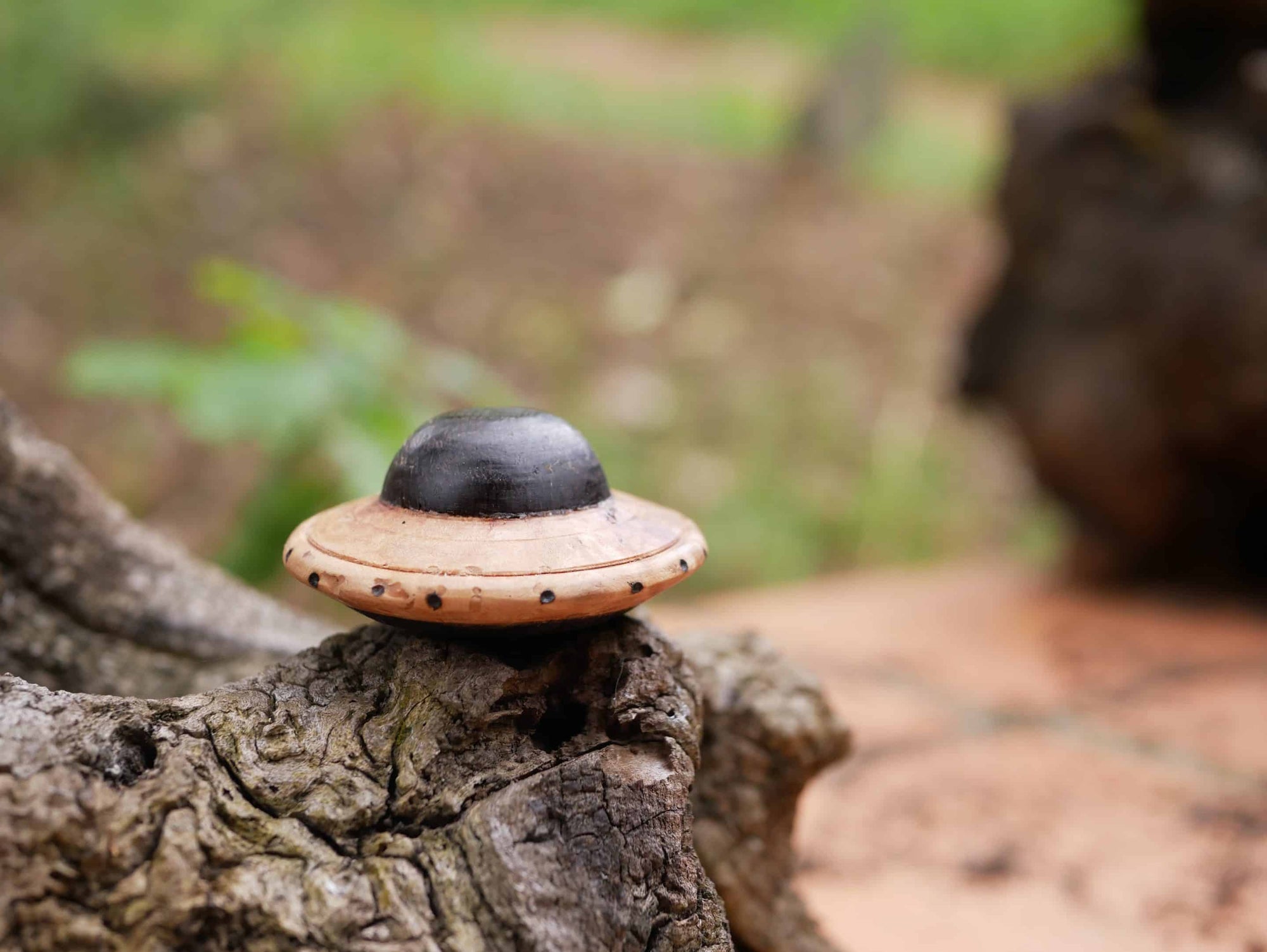 Handschmeichler Ufo aus Baumperle
