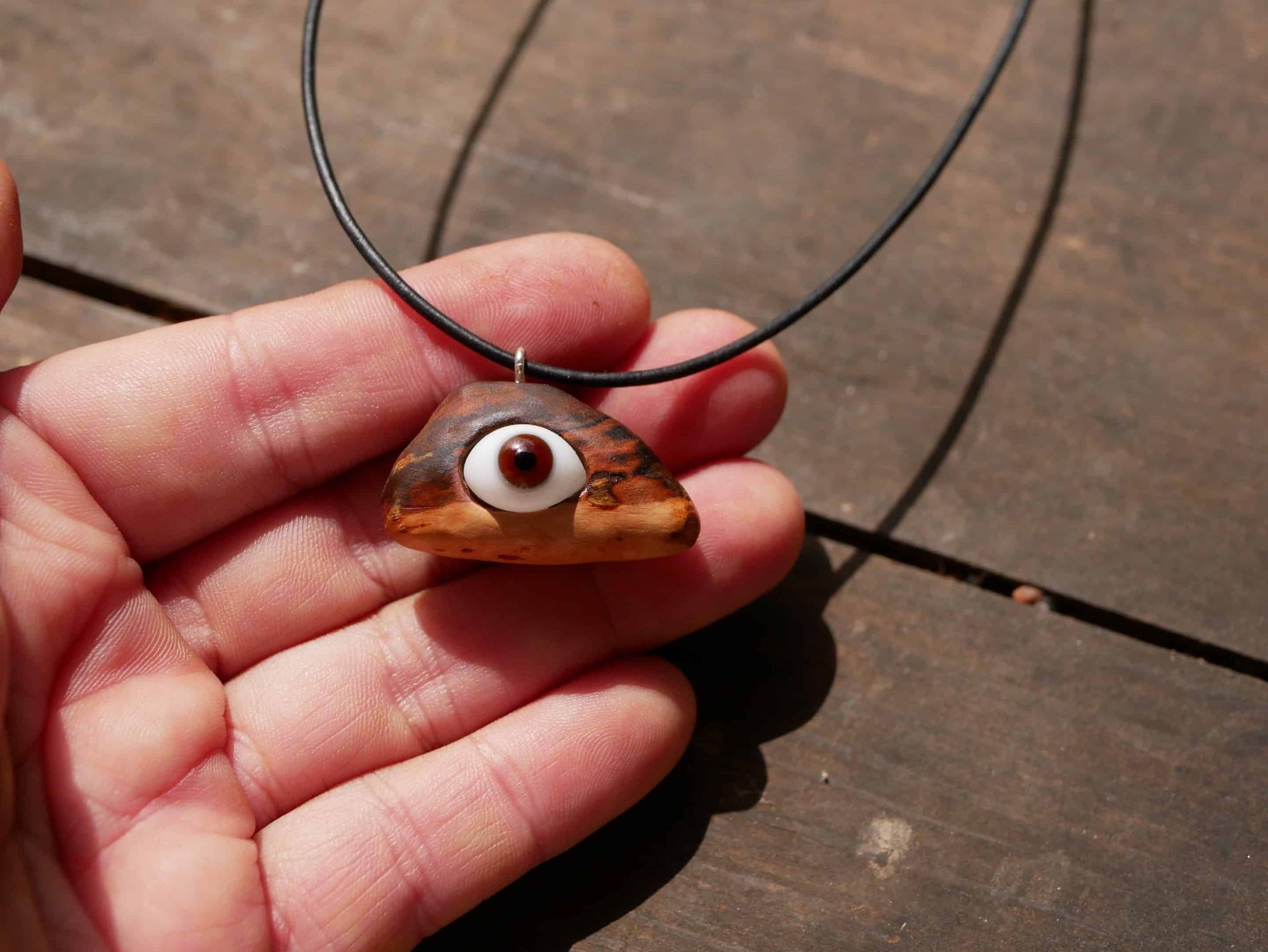 Auge in Baumperle