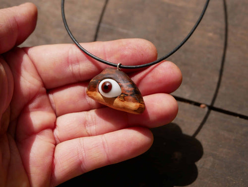 Auge in Baumperle