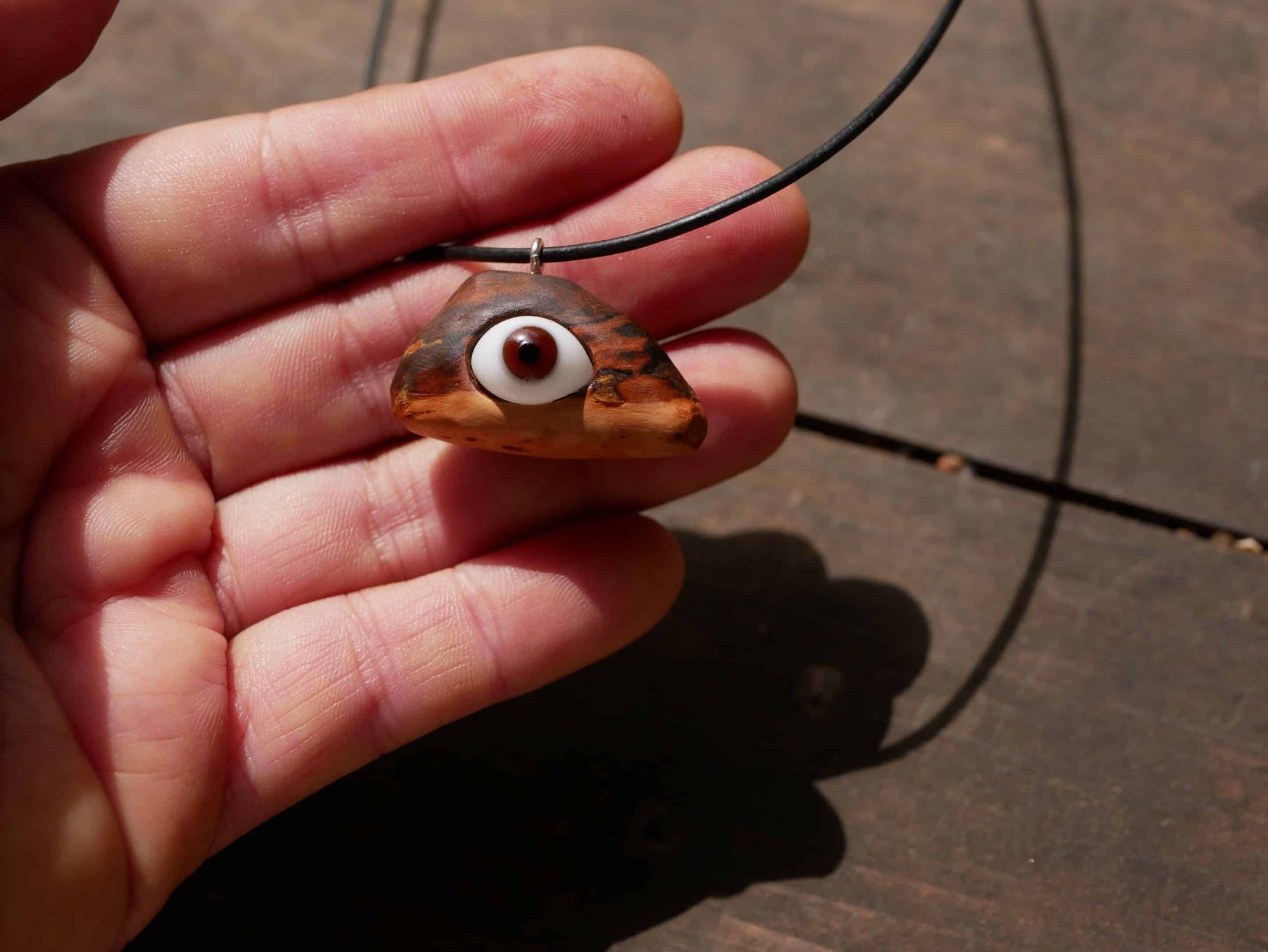 Auge in Baumperle