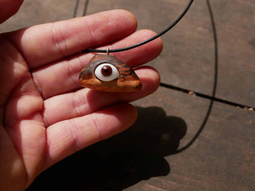 Auge in Baumperle