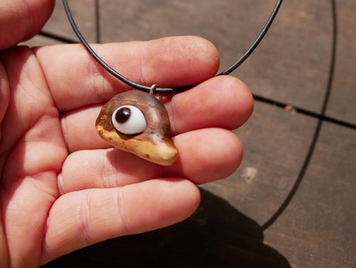Auge in Baumperle