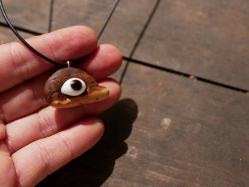Auge in Baumperle