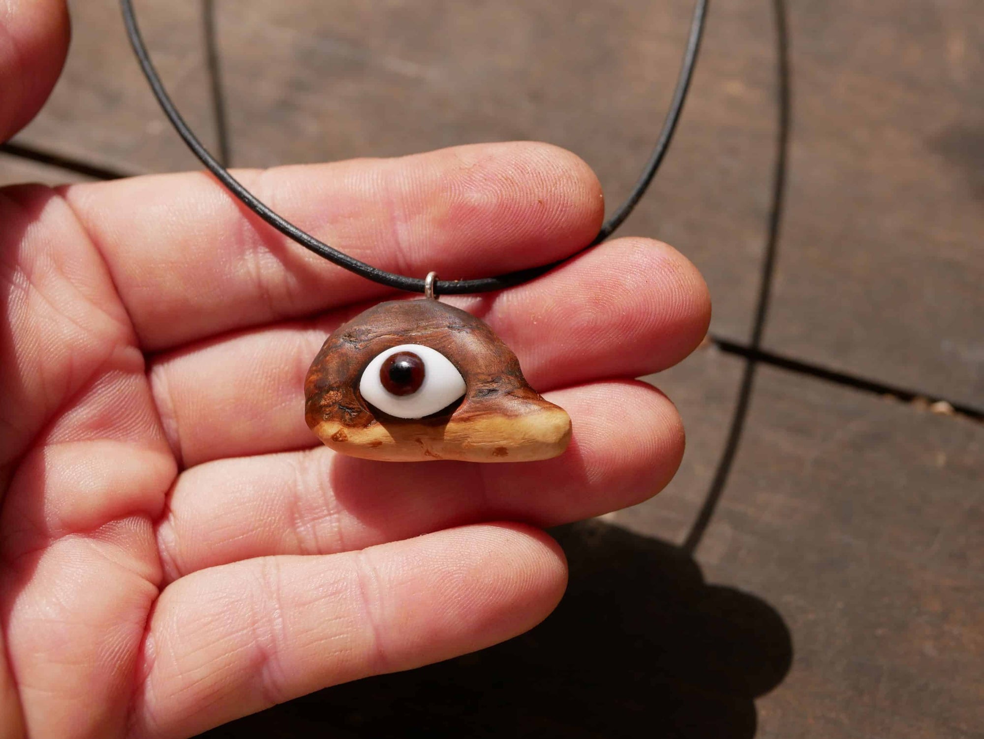 Auge in Baumperle