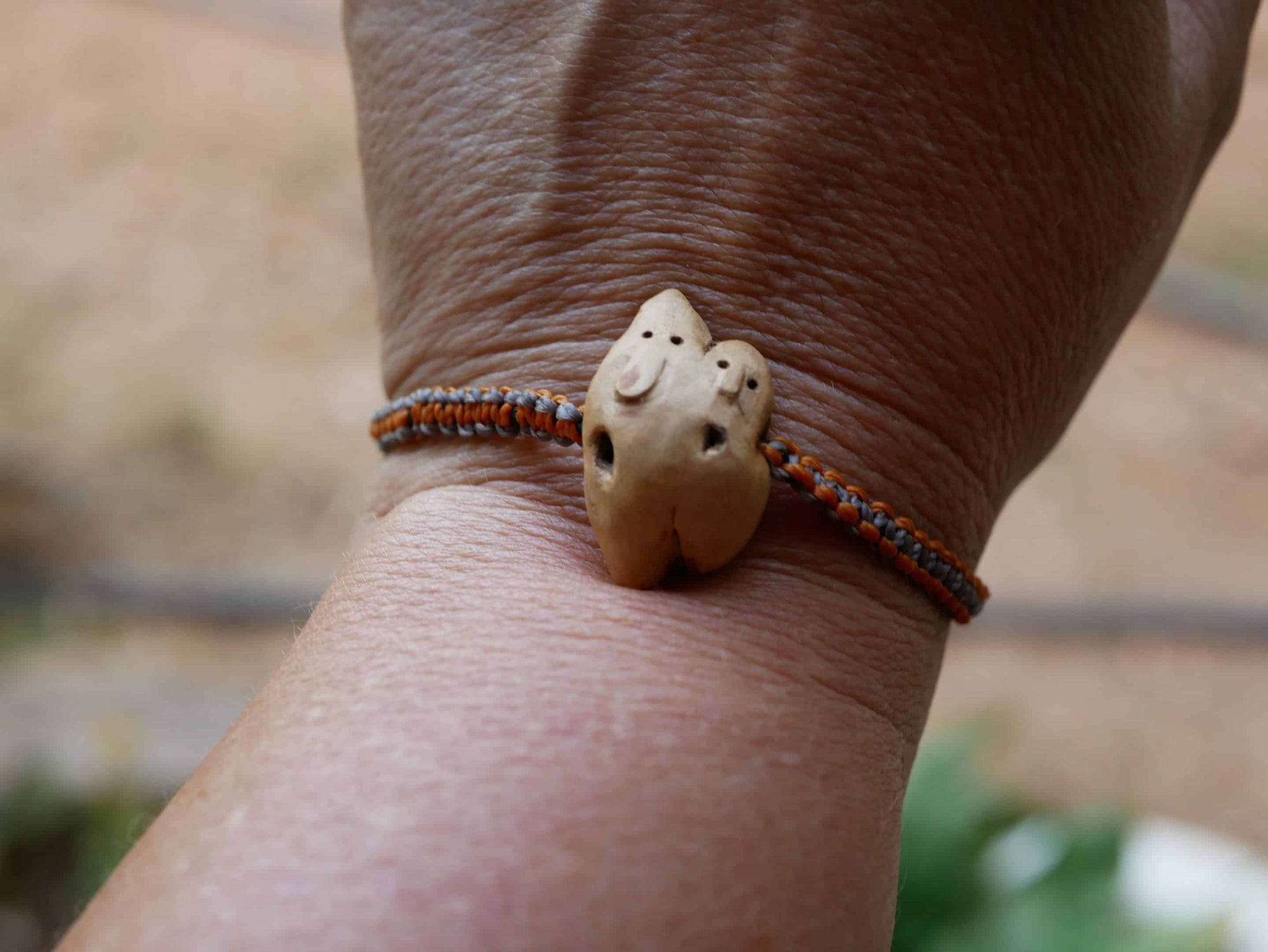 Baumperlen Wichtel Armband Makramee