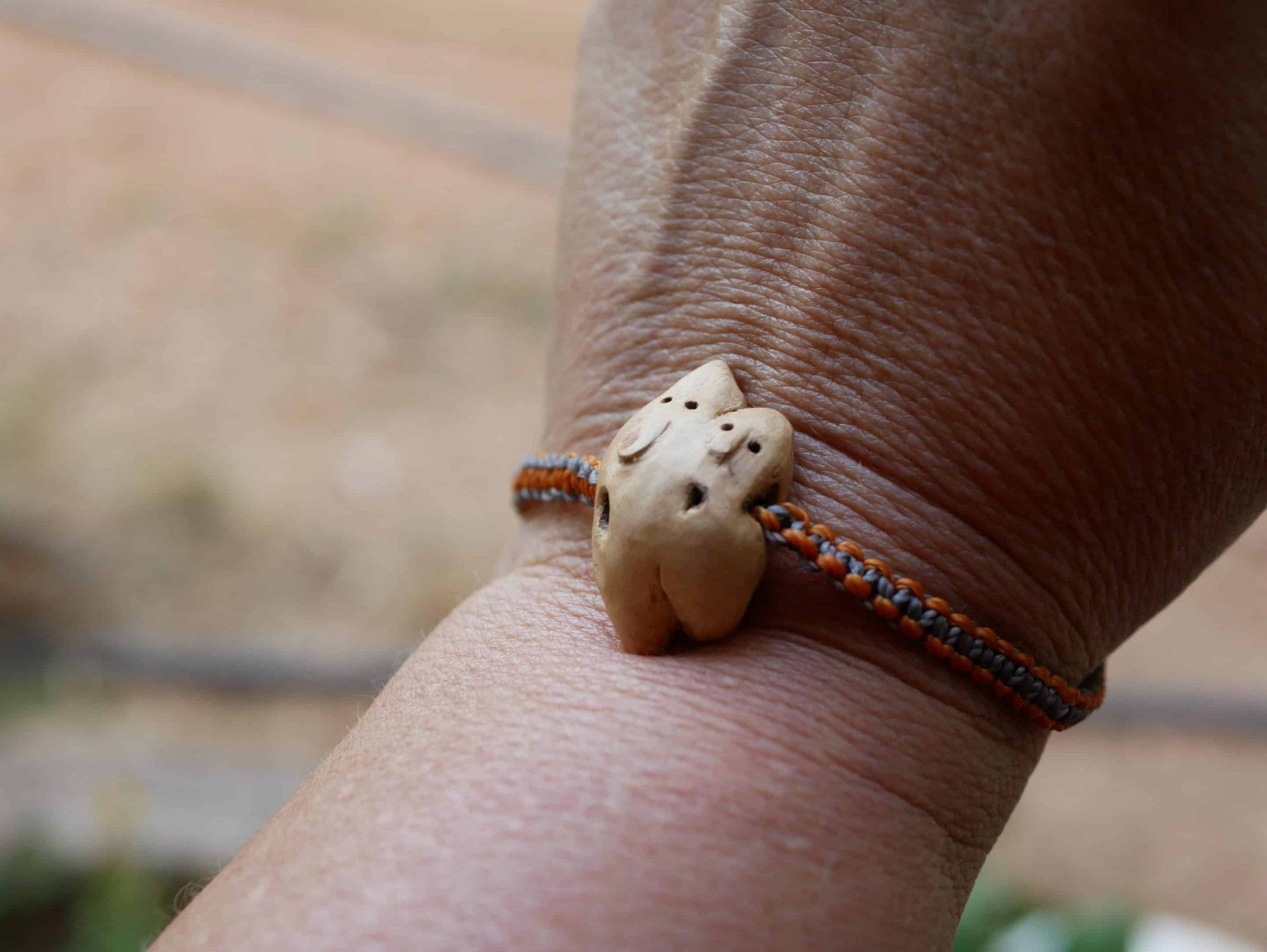 Baumperlen Wichtel Armband Makramee