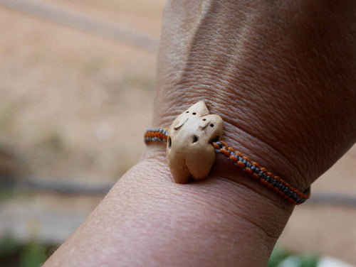 Baumperlen Wichtel Armband Makramee