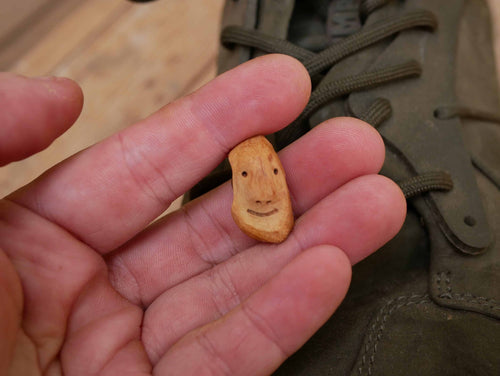 Schuhwichtel aus Baumperlen geschnitzt