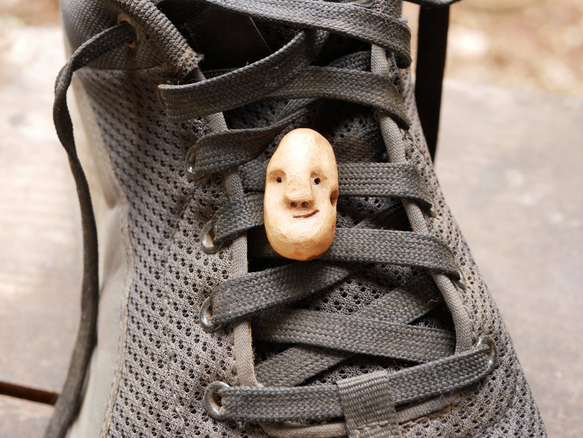 Schuhwichtel aus Baumperle Schuhschmuck für den Schnürsenkel