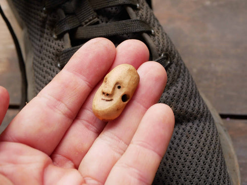 Schuhwichtel aus Baumperle Schuhschmuck für den Schnürsenkel