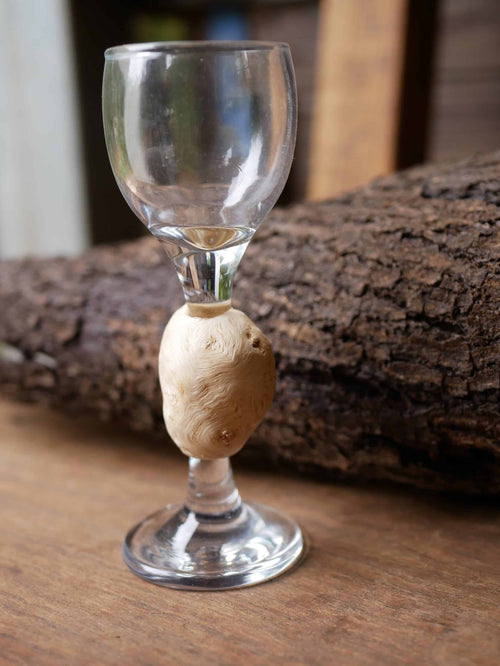 Likörglas mit Baumperle