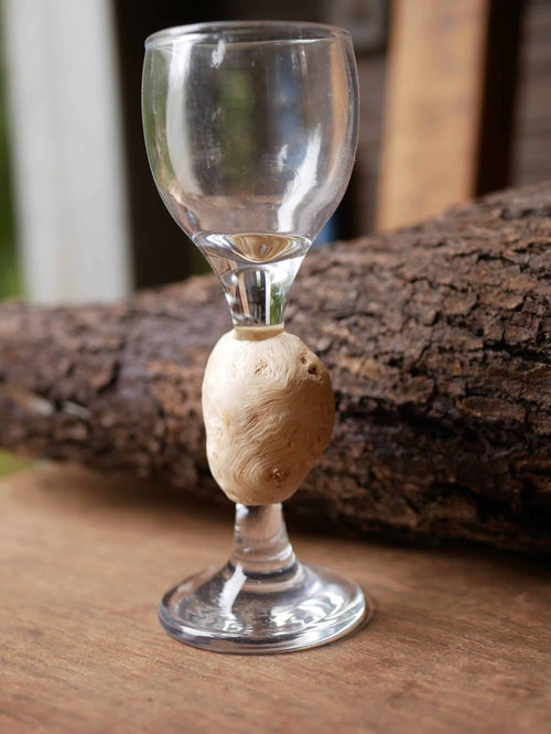 Likörglas mit Baumperle
