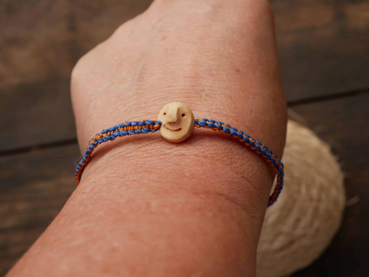 Armband Wichtel aus Baumperle und Makramee