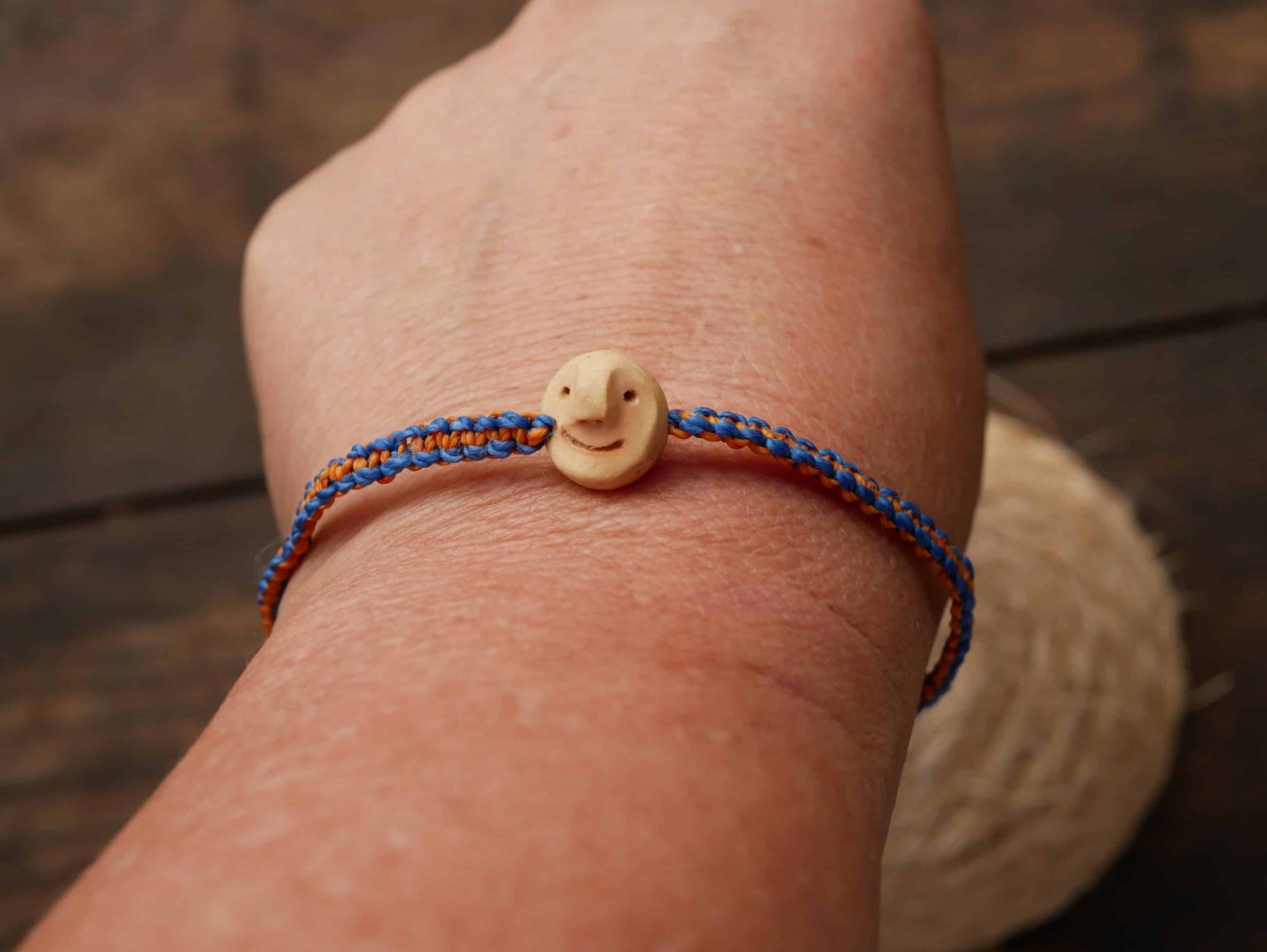Armband Wichtel aus Baumperle und Makramee