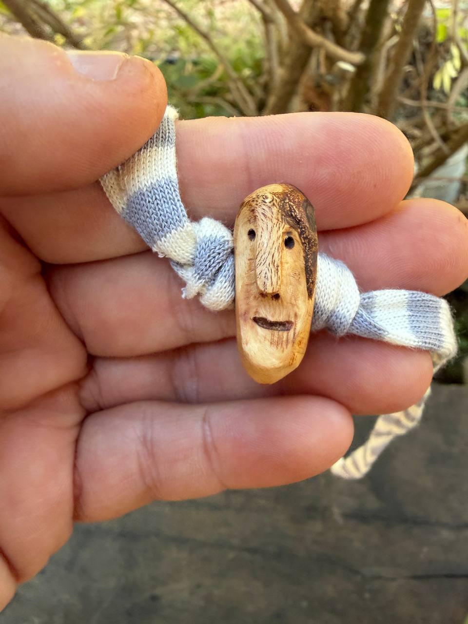 Armbandwichtel Zedi handgeschnitzt aus magischer Baumperle