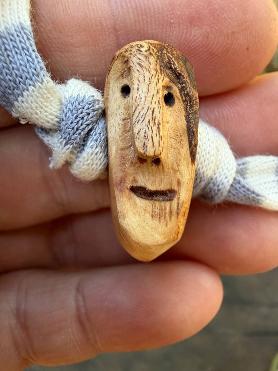 Armbandwichtel Zedi handgeschnitzt aus magischer Baumperle