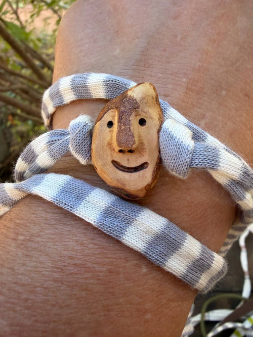 Armbandwichtel Espli handgeschnitzt aus magischer Baumperle