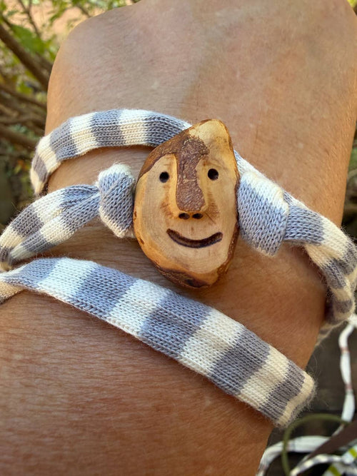 Armbandwichtel Espli handgeschnitzt aus magischer Baumperle