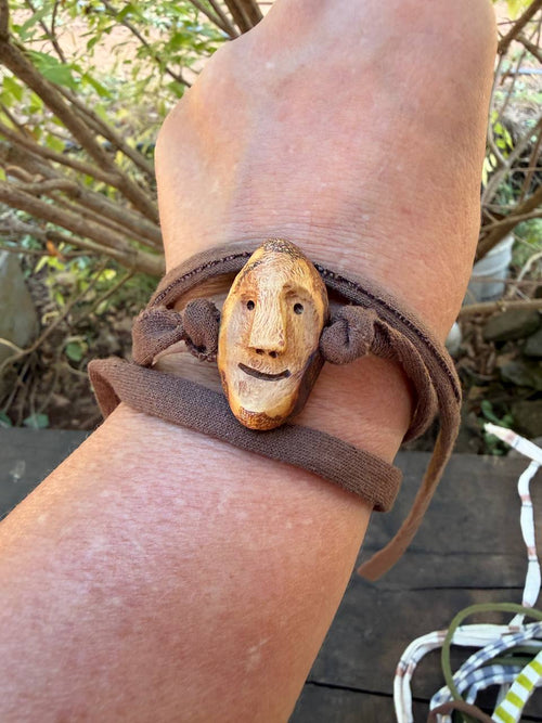 Armbandwichtel Weidli handgeschnitzt aus magischer Baumperle