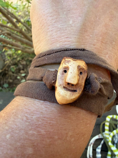 Armbandwichtel Lärchi handgeschnitzt aus magischer Baumperle