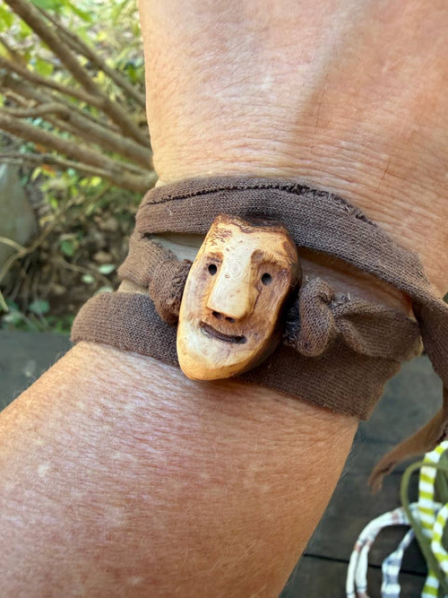 Armbandwichtel Lärchi handgeschnitzt aus magischer Baumperle