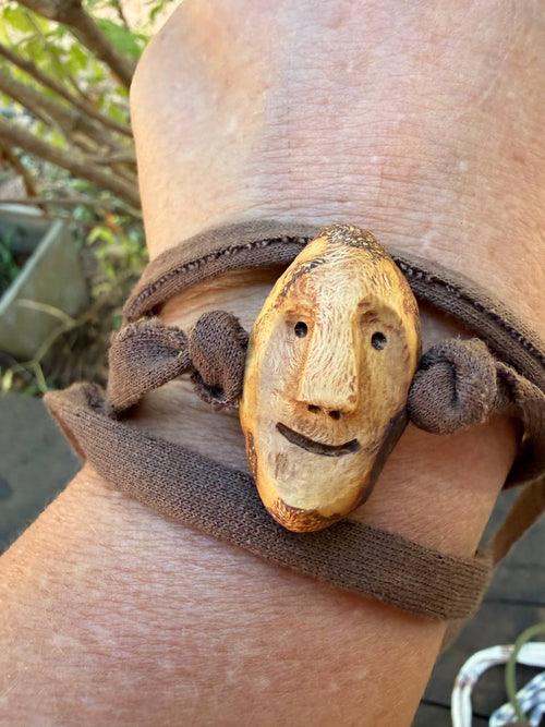 Armbandwichtel Weidli handgeschnitzt aus magischer Baumperle