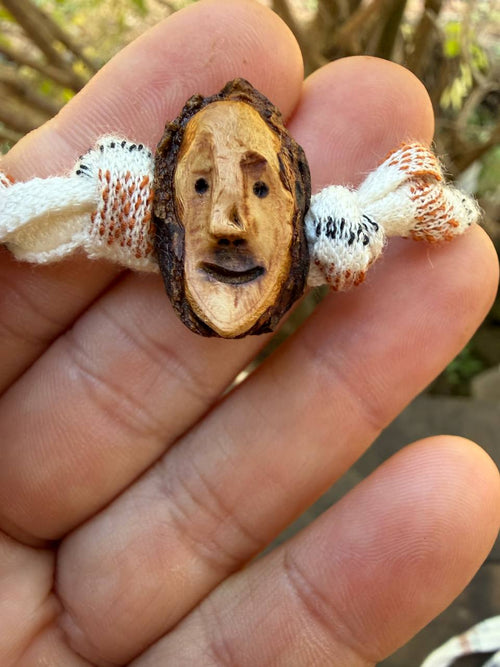 Armbandwichtel Buchi handgeschnitzt aus magischer Baumperle