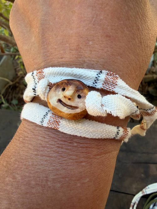 Armbandwichtel Birki handgeschnitzt aus magischer Baumperle