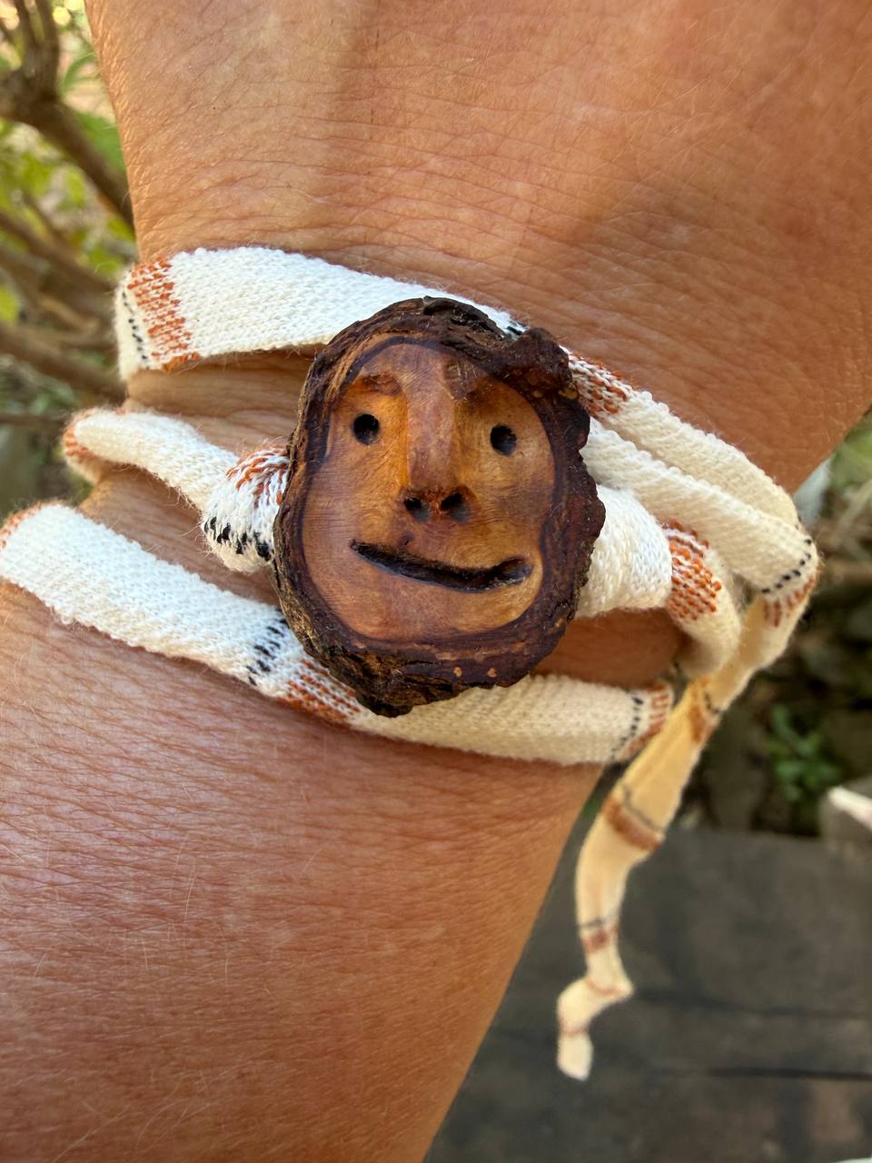 Armbandwichtel Eichli handgeschnitzt aus magischer Baumperle