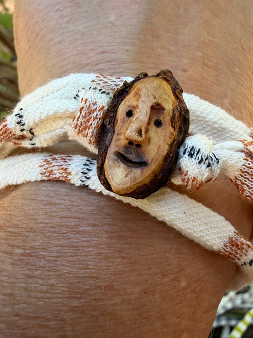 Armbandwichtel Buchi handgeschnitzt aus magischer Baumperle