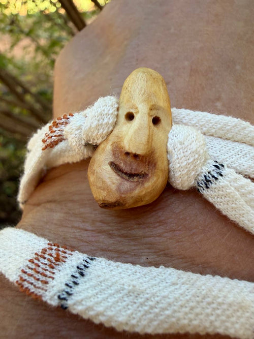 Armbandwichtel Tanski handgeschnitzt aus magischer Baumperle