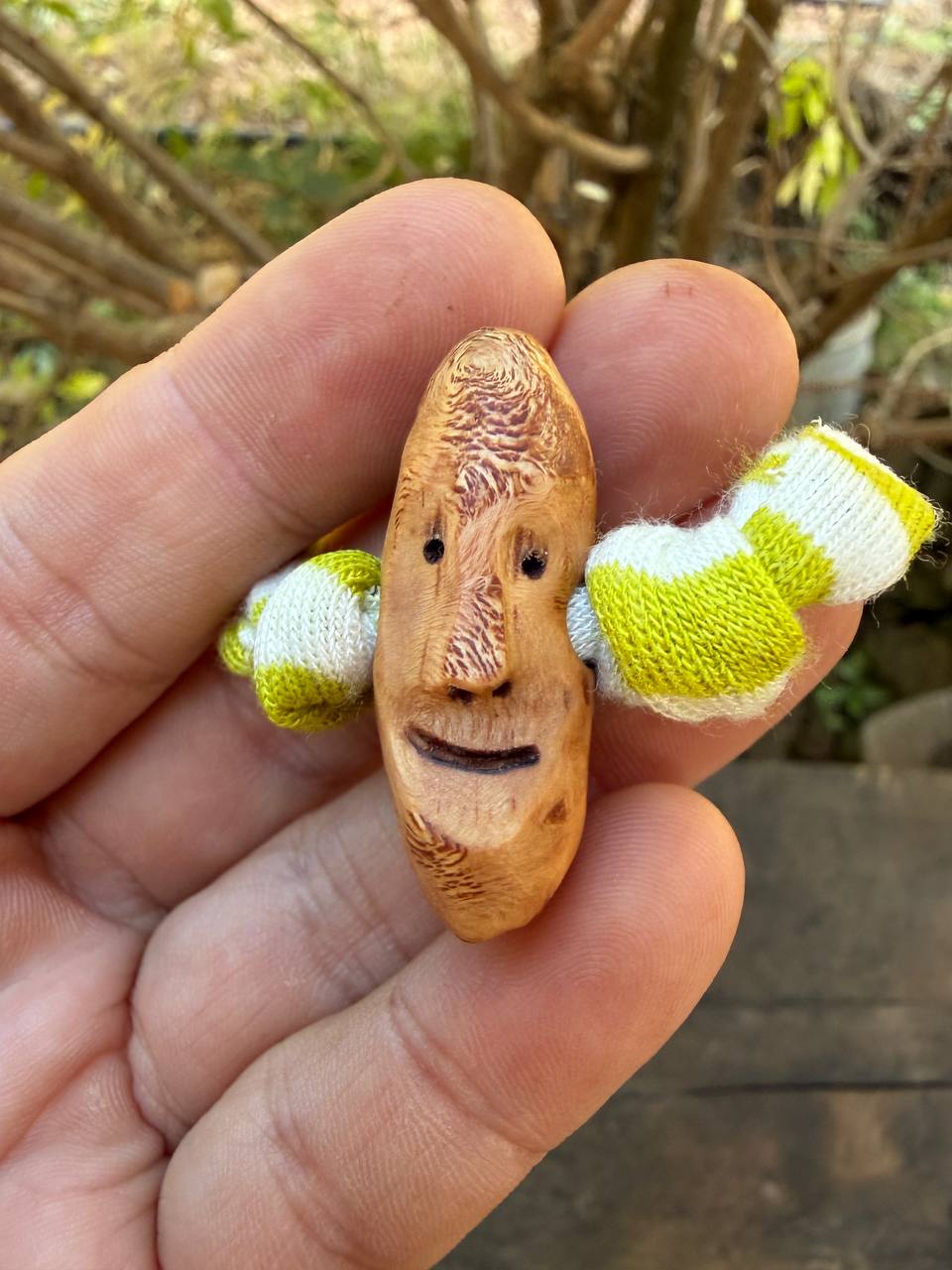Armbandwichtel Buchsli handgeschnitzt aus magischer Baumperle (Kopie)