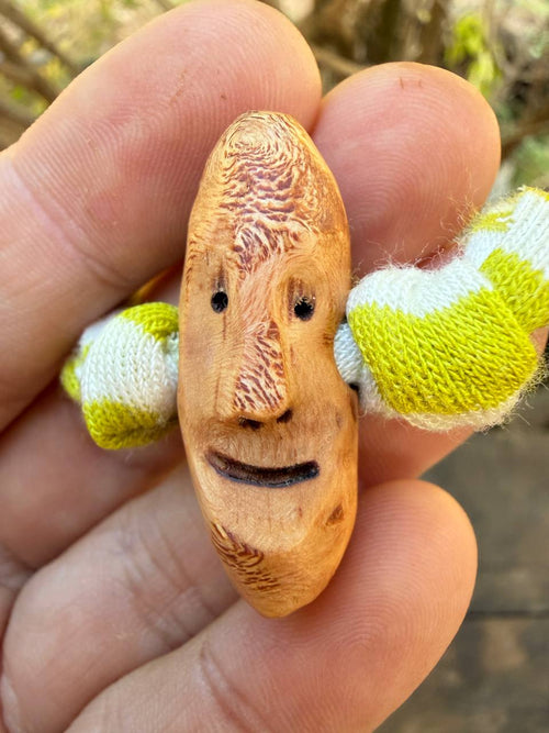 Armbandwichtel Buchsli handgeschnitzt aus magischer Baumperle (Kopie)