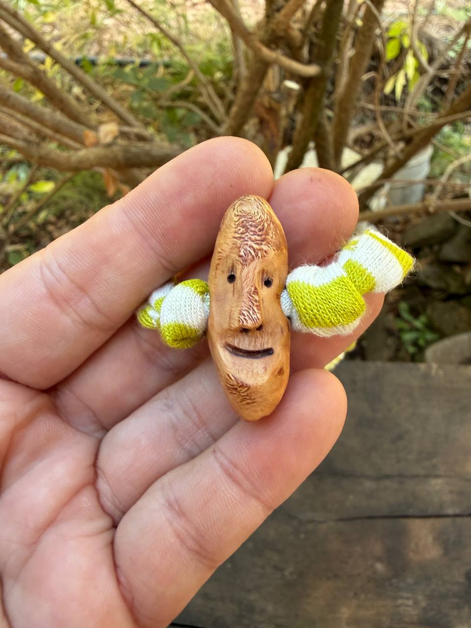 Armbandwichtel Buchsli handgeschnitzt aus magischer Baumperle (Kopie)