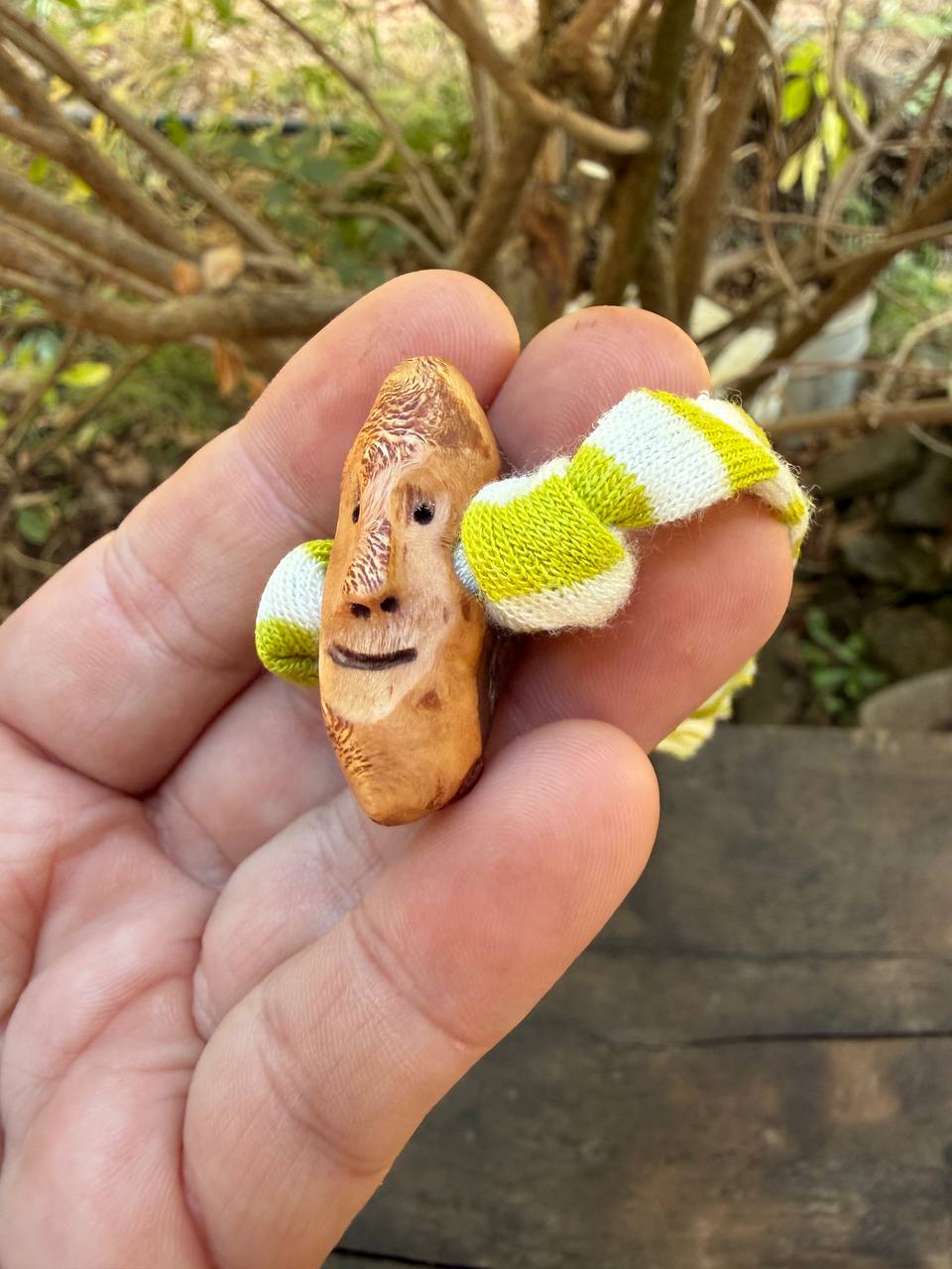 Armbandwichtel Buchsli handgeschnitzt aus magischer Baumperle (Kopie)