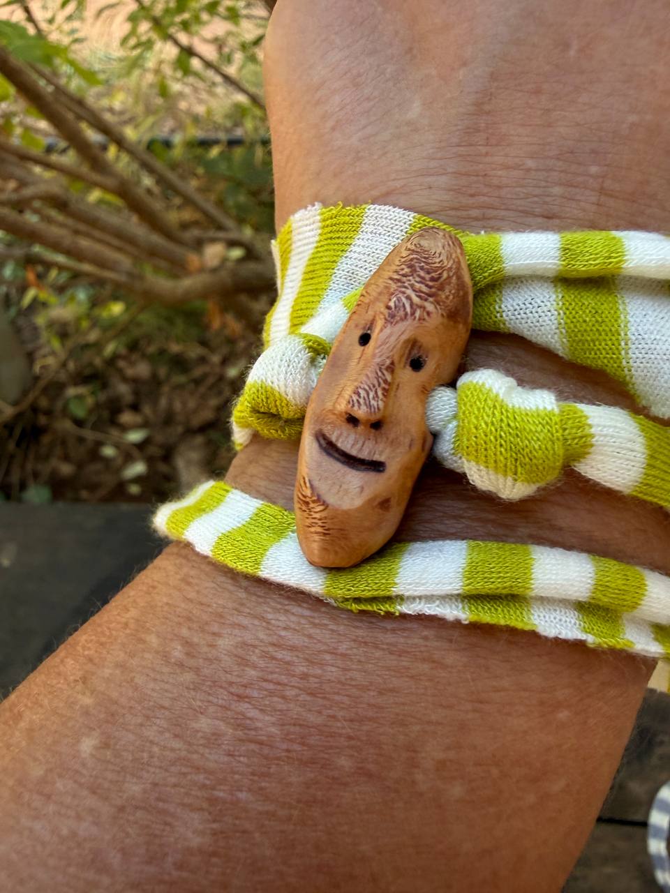 Armbandwichtel Buchsli handgeschnitzt aus magischer Baumperle (Kopie)