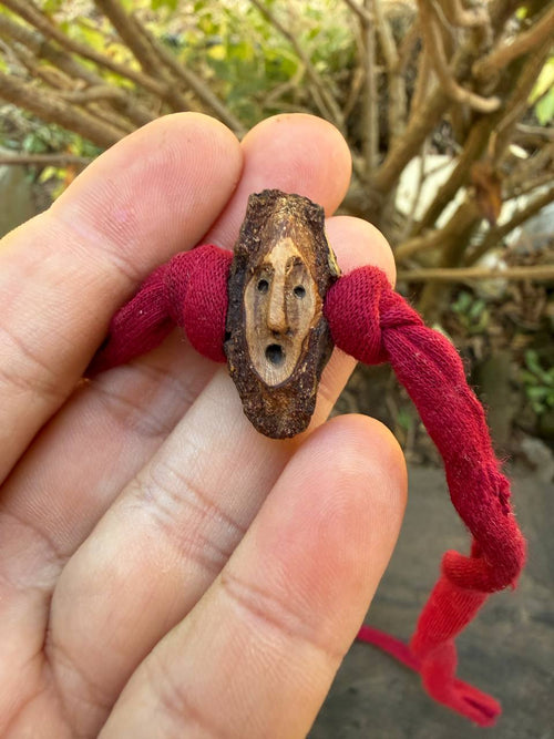 Armbandwichtel Mispli handgeschnitzt aus magischer Baumperle