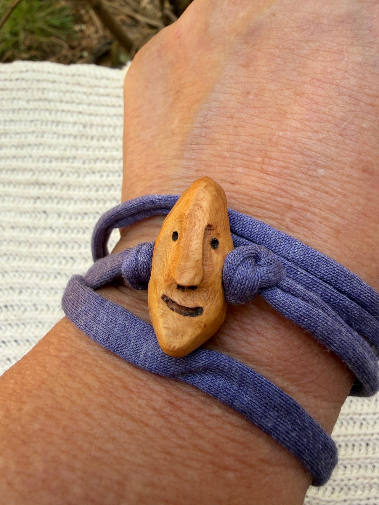 Armbandwichtel Fitzi handgeschnitzt aus magischer Baumperle