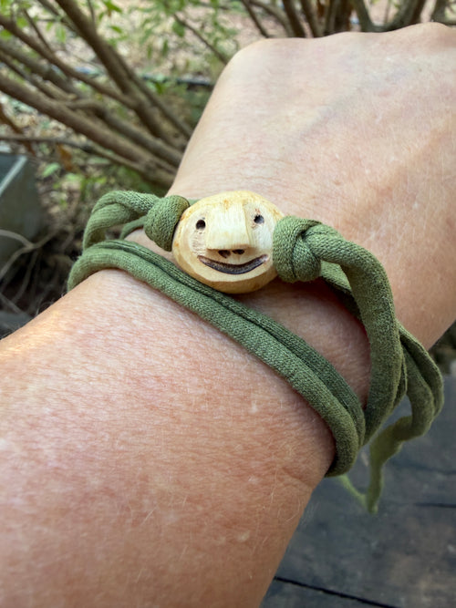 Armbandwichtel Pusteblume handgeschnitzt aus magischer Baumperle