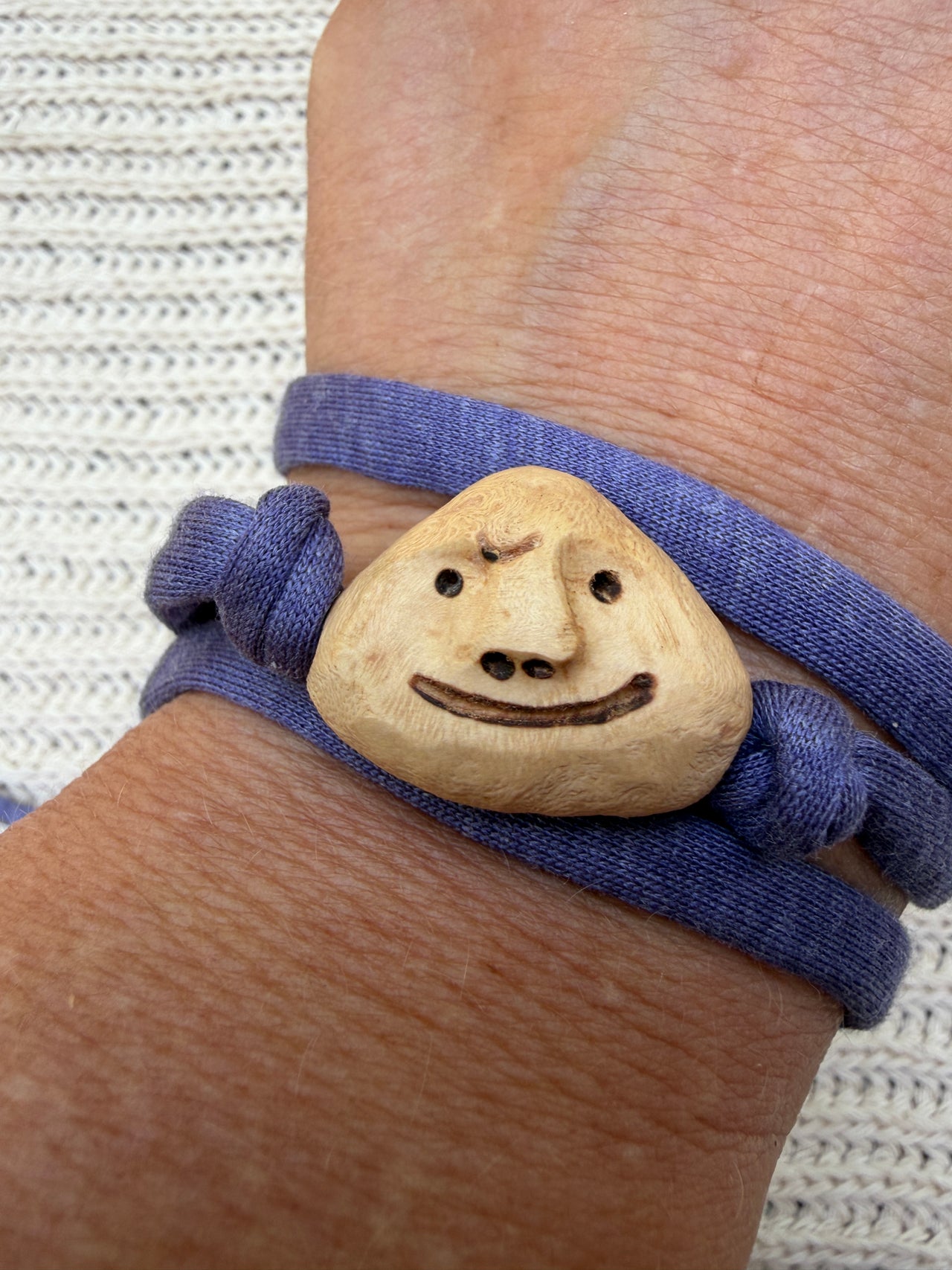 Armbandwichtel Stawi handgeschnitzt aus magischer Baumperle